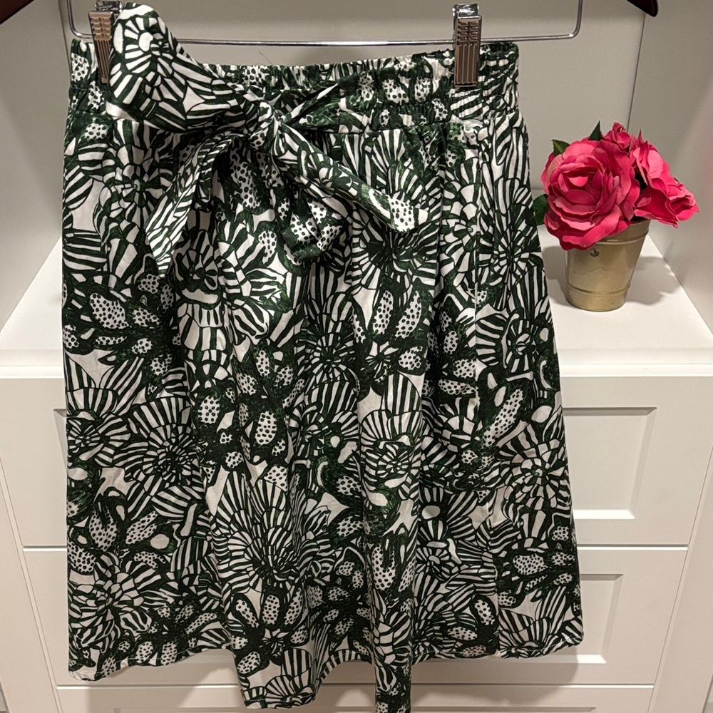 H&M Spring green and White Women's Skirt with pockets